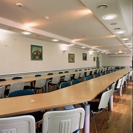 Express By Ihg Hotel 3*