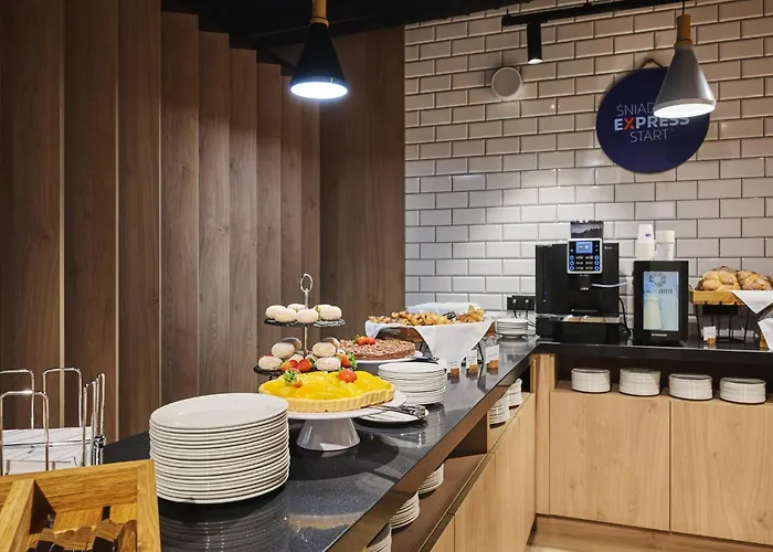 Express By Ihg Готель