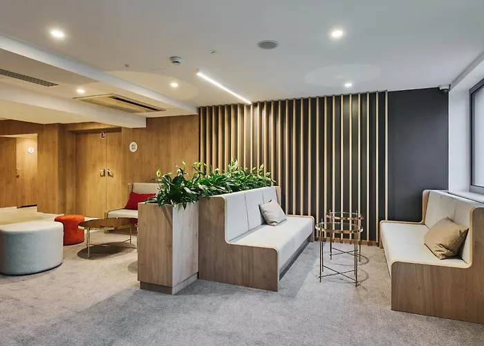 Готель Express By Ihg