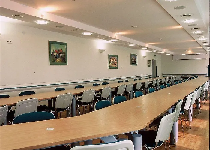 Express By Ihg Hotel 3*